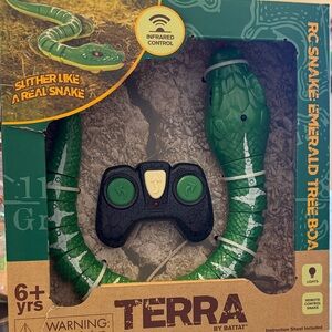 Terra RC Snake Emerald Tree Boa Green slithering action infrared motor skills